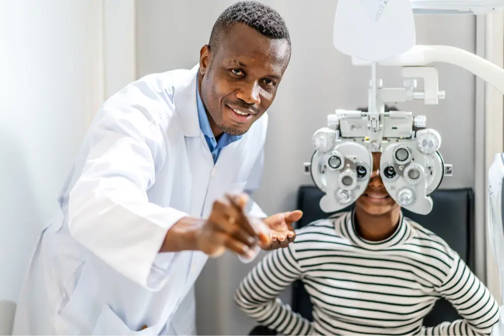 Optician doing optometry eye-e